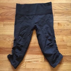 Lululemon cropped workout leggings